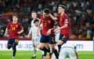 Gavi felicita a Sancet tras marcar en su debut con la selección