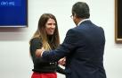 La parlamentaria de Geroa Bai Itxaso Soto es felicitada por Javier Trigo