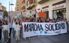 Niños y niñas del colegio Jesuitas de Pamplona a su paso por Carlos III.