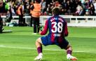 Marc Guiu celebra su gol