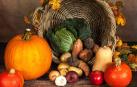 Bodegón de frutas y verduras de la temporada de otoño