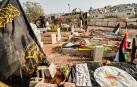 Fotografía este lunes de tumbas pertenecientes a los fallecidos durante la incursión isaraelí en el campo de refugiados