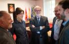 Karen Moreno (auditora) e Ignacio Salvador (presidente Comptos) en el Parlamento foral.