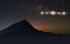 Imagen promocional de la serie documental 'Extraterrestres: ellos están entre nosotros' en el canal de televisión DMAX