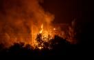 El incendio forestal de Montixelvo, agravado por el viento, obliga a evacuar varios municipios valencianos