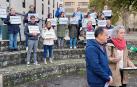 Representantes de los sindicatos de Educación, durante el acto de protesta que han llevado a cabo este viernes frente a la sede del departamento que dirige Carlos Gimeno
