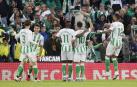 Los jugadores del Betis celebran el gol de Ayoze