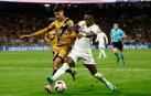Vinicius y Oscar Valentin en una jugada del partido disputado en Vallecas