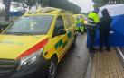 Los equipos de Emergencias trabajan en la avenida Arcas del Agua, lugar del fallecimiento de una mujer de 39 años con varias heridas de arma blanca
