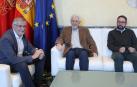 El vicepresidente Taberna, esta mañana, junto al presidente del Consejo de Transparencia, Juan Luis Beltrán, y el director general de Presidencia, Gobierno Abierto y Relaciones con el Parlamento de Navarra, Joseba Asiain