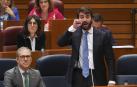 El vicepresidente de la Junta de Castilla y León, Juan García-Gallardo, en el momento  en el que aclara que simulaba un lloriqueo