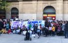 Vídeo con las protestas en Pamplona de madres y padres contra la jornada escolar partida