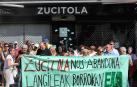 Concentración de trabajadores este verano, en el Zucitola del paseo de Sarasate de Pamplona