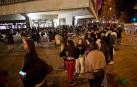 Fotos de la cola para el concierto de Melendi en el Navarra Arena./