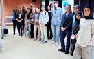 Responsables de Archivo de Navarra y del IES Valle del Ebro junto al alumnado que ha participado en el proyecto