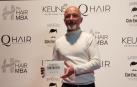 Roberto Dallo recoge el distintivo de las cuatro estrellas QHair en Madrid