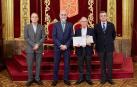 De izda a dcha: Luis Gabilondo, el consejero Fernando Domínguez, el galardonado Ramón Villanueva y Rafael Teijeira