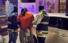 Uno de los detenidos por su implicación en el atentado, custodiado por agentes de Policía Nacional

POLICÍA NACIONAL

21/11/2023