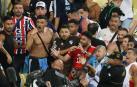 Argentina se retira del campo tras una pelea generalizada en las gradas del Maracaná