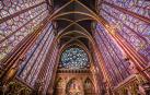 Interior de la Sainte Chapelle, capilla gótica parisina.