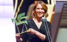 La periodista Silvia Intxaurrondo posa con su premio Ondas