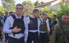 Pedro Sánchez y el primer ministro belga, Alexander de Croo, junto a un mando militar israelí que les relata lo que ocurrió en el kibutz de Be'eri el 7 de octubre.