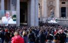 La plaza de San Marcos, con las pantallas en las que se ha podido seguir el angelus rezado por el papa