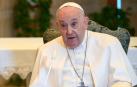 El discurso del Ángelus dominical del Papa se pronunció desde la capilla de la residencia Casa Santa Marta. donde vive dentro del Vaticano en lugar de desde una ventana del Palacio Apostólico que da a la Plaza de San Pedro, ya que el pontífice padece gripe