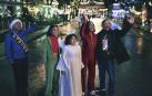 Fotografía cedida por Prime Video  donde aparece Eddie Murphy (derecha) durante el rodaje de la película navideña 'Candy Cane Lane'