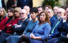 Elma Saiz, junto a la presidenta del Congreso de los Diputados, Francina Armengol, en el acto de entrega de la Medalla de Oro de Navarra a la UNED Pamplona