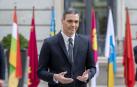 Pedro Sánchez atiende a los medios a su llegada al acto celebrado en el Congreso con motivo del Día de la Constitución