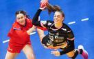 Paula Arcos, que anotó 3 goles, en una acción del partido entre España y la República Checa