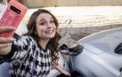 Ana (Larissa Manoela) protagoniza la película 'Modo avión'. Es una influencer que sufre un accidente de tráfico por mirar al móvil. Sus padres la envían a la granja de su abuelo a "desintoxicarse"