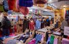 Fotos de la Feria de Navidad en la plaza de toros de Pamplona. /
