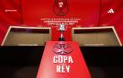La Copa del Rey expuesta en el marco del sorteo de los dieciseisavos de final de la competición este martes en la Ciudad del Fútbol de Las Rozas, Madrid