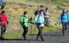 Un grupo de montañeros, dejando atrás Artxueta el pasado año./
