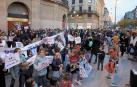 Protesta de familias frente al Palacio de Navarra en contra de la vuelta general a la jornada partida