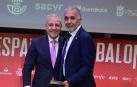 Andrés Garde, presidente de la Federación Navarra de Balonmano, junto a Francisco Blázquez, presidente de la Federación Española