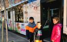 Imagen del autobús vinilado que permitirá visitar el barrio de la Txantrea