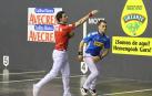 Altuna deja una pelota en presencia de Laso en el Atano III