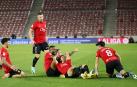 Los jugadores del Mallorca celebran el segundo tanto, obra de Dani Rodríguez, anotado contra Osasuna./