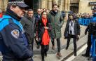 La edil socialista Marina Curiel abandona el Ayuntamiento, con Ramón Alzórriz. Un paso por detrás, Bernardo Ciriza.