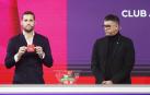 El exfutbolista Mario Suárez extrae la boa de la Real Sociedad, rival de Osasuna en octavos de final de la Copa del Rey./