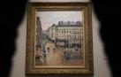 Imagen del cuadro 'Rue Saint-Honoré, après midi, effet de pluie', de Pisarro, centro de al disputa./