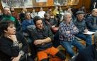 El salón de plenos se llenó para el debate de la moción sobre el amianto