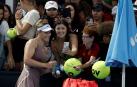 Paula Badosa saluda a los aficionados tras derrotar a Taylor Townsend en Australia