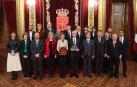 Ambas delegaciones, tras la recepción en el Salón del Trono