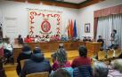 Los pequeños concejales ocuparon la mesa oficial del salón de plenos de Sangüesa, con la alcaldesa txiki, Alejandra Suescun (en el centro, de blanco), presidiendo la sesión