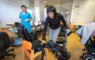 Imágenes de una terapia con exoesqueleto en la Asociación de Esclerosis Múltiple de Navarra