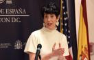 La ministra de Inclusión, Seguridad Social y Migraciones, Elma Saiz, habla durante una rueda de prensa en la sede de la Embajada española en Washington